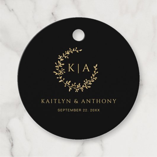 Elegante zwart en goud monogram krans bruiloft bedankjes labels (Voorkant)