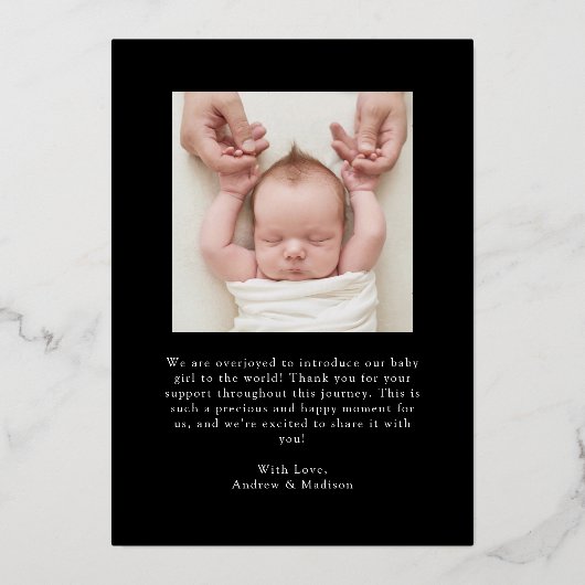 Elegante Zwart en Gouden Folie Boog Geboorteaankon Folie Uitnodiging (Achterkant)