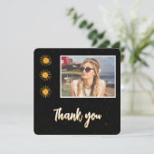 Elegante Zwart Goud Zon Foto Verjaardag Bedankkaart (Staand voorkant)