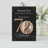 Elegante zwart gouden foto 70e verjaardagsfeest bedankkaart (Staand voorkant)
