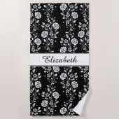 Elegante Zwart & Wit Bloemen Naam Strandlaken (Voorkant)