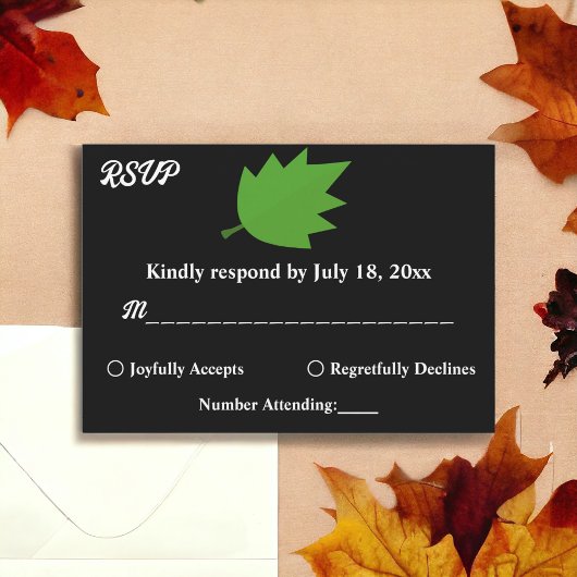 Elegante zwart-wit groene bladeren herfst bruiloft RSVP kaartje