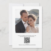 Elegante zwart/wit monogram Crest QR Code Huwelijk Kaart (Achterkant)