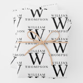 Elegante zwart-wit monogrammed naam inpakpapier vel (In situ)