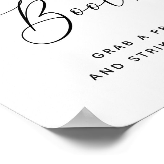 Elegante zwart-wit script bruidsfotocabine poster (Hoek)