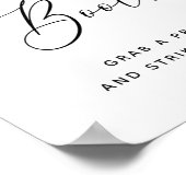 Elegante zwart-wit script bruiloftsfotocabine poster (Hoek)