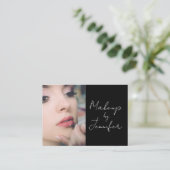 Elegante zwart wit script foto make-up visitekaartje (Staand voorkant)