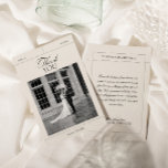 Elegante  zwart-wit trouwfoto bedankkaart<br><div class="desc">Profiteer van de stijl van uw dankbaarheid met de Elegante Black & White Wedding Photo Thank You Card van het MIA-collectie. Deze klassieke kaart legt het mooie van uw onvergetelijke momenten vast, waardoor u uw bedankt in stijl kunt uitdrukken. Personaliseer het met een gekoesterde trouwfoto, en voeg een vleugje sentimentaliteit...</div>