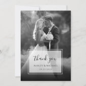 Elegante zwart-wit trouwfoto Modern Script Bedankkaart (Voorkant)