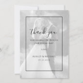 Elegante zwart-wit trouwfoto Modern Script Bedankkaart (Achterkant)