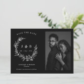 Elegante zwart-witte bloemenkrans monogram foto save the date (Staand voorkant)