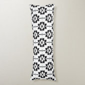Elegante Zwart Witte Bloemige Abstract Moderne Lichaamskussen (Voorkant Verticaal)