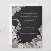 Elegante Zwart Witte Bloemige Bruiloft Uitnodiging (Achterkant)