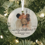 Elegante zwart witte familie foto Vrolijk kerstfee Glas Ornament<br><div class="desc">Elegante zwart-witte hand met de letters "Merry Christmas" Script Family Photo Ornament. Voorzien van uw favoriete familiefoto,  "Merry Christmas" kalligrafie tekst in handgeschreven script,  familienaam en jaar. Makkelijk te personaliseren. Fototip: snijd je foto in vierkante vorm voordat je hem uploadt.</div>