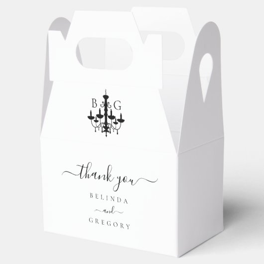 Elegante zwart witte kroonluchter monogram bruilof bedankdoosjes (Geopend)