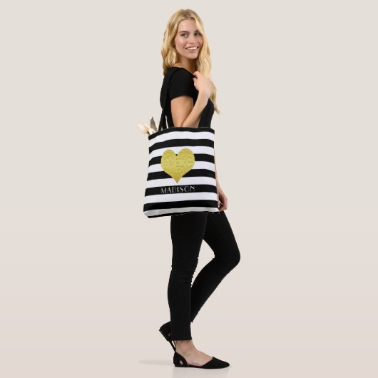 Elegante zwart-witte strepen patroonnaam tote bag (Op model)