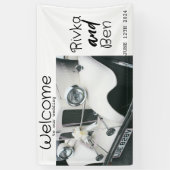 Elegante zwart-witte trouwauto spandoek (Verticaal)