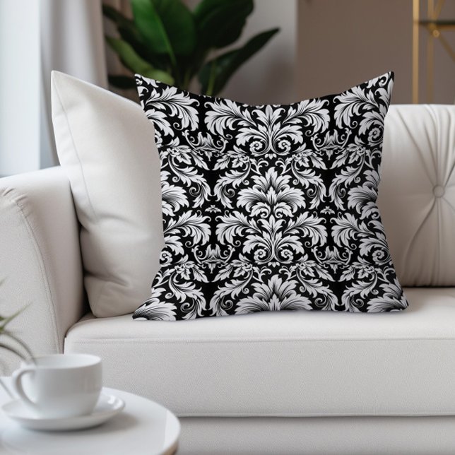 Elegante Zwart Witte Vintage Damast Kussen (Elegant vintage black and white damask decorator pillow)