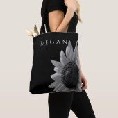 Elegante zwart-witte zonnebloem Custom Jouw naam Tote Bag (Dichtbij)