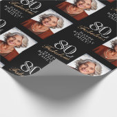 Elegante zwarte 80 en fantastische 80e verjaardag  cadeaupapier (Hoek)