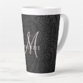 Elegante Zwarte Bloemige Blush Roze Script Monogra Latte Mok (Rechterhoek)