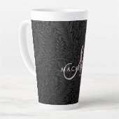 Elegante Zwarte Bloemige Blush Roze Script Monogra Latte Mok (Linkerhoek)