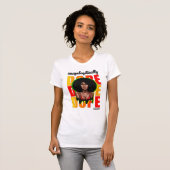 Elegante Zwarte Diva met Krachtige, Moderne Stijl T-shirt (Voorkant volledig)