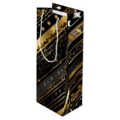 Elegante zwarte en gouden diagonale strepen wijn cadeautas (Voorkant Gekanteld)
