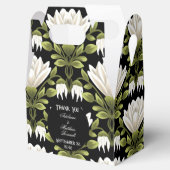 Elegante zwarte en witte bloemige bruiloft: kallig bedankdoosjes (Geopend)