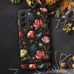 Elegante zwarte fantasie Floral gepersonaliseerd Samsung Galaxy Hoesje<br><div class="desc">Rijke en kleurrijke bloemenpatroon met fantasierode,  roze en witte bloemen en groen gebladerte op zwarte achtergrond. Inclusief aanpasbaar leeg element voor uw persoonlijke naam of monogram.</div>