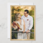 Elegante Zwarte Gouden Krans Monogram Foto Bruilof Kaart (Achterkant)