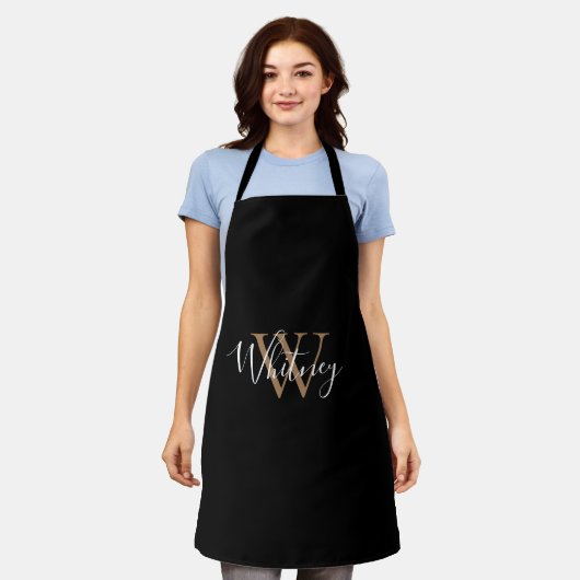 Elegante Zwarte Gouden Monogram Script Stijlvolle  Schort (Gedragen)