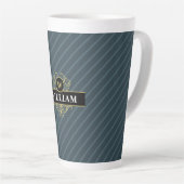 Elegante zwarte gouden pinstripemonogram latte mok (Rechterhoek)