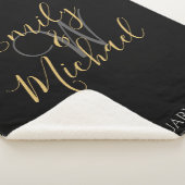 Elegante Zwarte Gouden Script Monogram Initiaal Br Sherpa Deken (3/4)