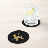 Elegante Zwarte Gouden Script Monogram Ronde Kartonnen Onderzetter (Insitu)
