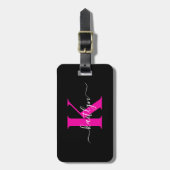 Elegante Zwarte Hot Pink Script Monogram Bagagelabel (Voorkant verticaal)