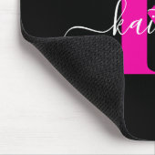 Elegante Zwarte Hot Pink Script Monogram Muismat (Hoek)