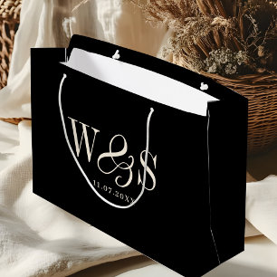 Elegante zwarte huwelijksparen met initiaal groot cadeauzakje