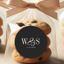 Elegante zwarte initiaal bruidsparen