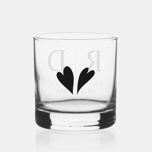 Elegante zwarte initialen en harten bruiloft whisky glas (Achterkant)