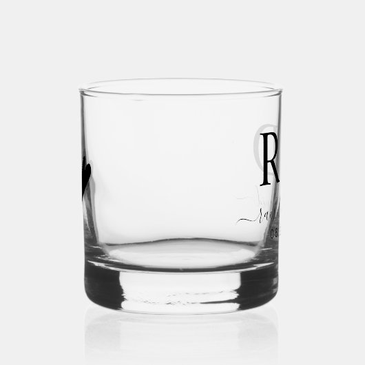 Elegante zwarte initialen en harten bruiloft whisky glas (Rechts)