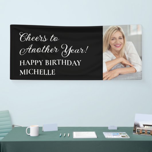Elegante zwarte juichen nog een jaar verjaardag fo spandoek (Beurs)