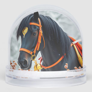 Elegante zwarte kastanjebruine paard sneeuwbol