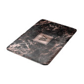 Elegante zwarte marmeren roze gouden monogram badmat (Gekanteld)