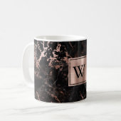 Elegante zwarte marmeren roze gouden monogram koffiemok (Voorkant links)