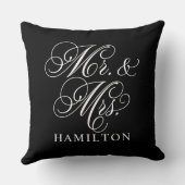 Elegante Zwarte Mr en Mrs Script Bruiloft Kussen (Achterkant)