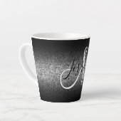 Elegante Zwarte Ombre Zilveren Glitter Monogram Latte Mok (Linkerhoek)