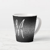 Elegante Zwarte Ombre Zilveren Glitter Monogram Latte Mok (Rechterhoek)