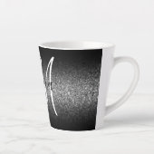 Elegante Zwarte Ombre Zilveren Glitter Monogram Latte Mok (Rechts)