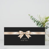 Elegante zwarte strik QR-code cadeaubon (Staand voorkant)